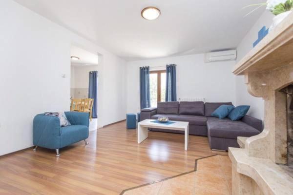 Apartments "Alen" Nedescina Exterior photo
